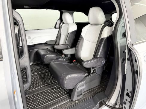 Used 2025 Toyota Sienna XSE FWD image 38