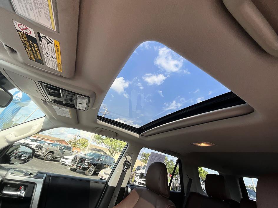 Used 2022 Toyota 4Runner Limited AWD/4WD image 28