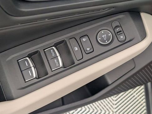 Used 2023 Honda Accord EX image 11