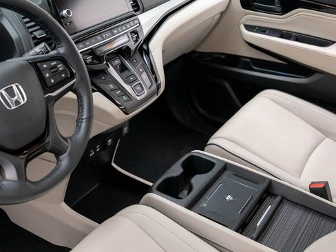 Certified 2025 Honda Odyssey Touring image 13