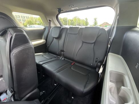 Used 2023 Kia Carnival LX FWD image 22