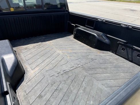 Used 2010 Toyota Tacoma 4x4 Access Cab V6 image 7