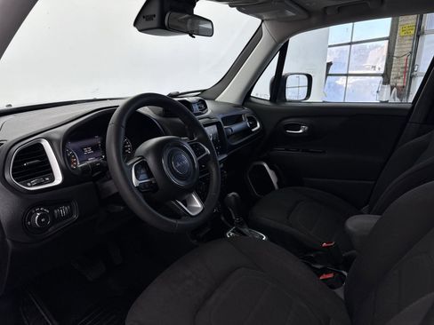 Used 2020 Jeep Renegade Latitude w/ UConnect 8.4 Nav Group FWD image 12