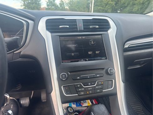 Used 2016 Ford Fusion SE FWD image 10