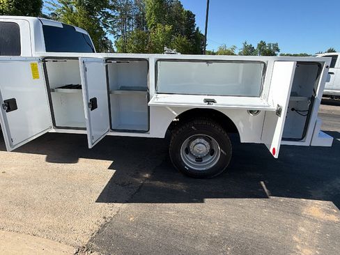New 2026 RAM 5500 Tradesman w/ Chrome Appearance Group AWD/4WD image 14