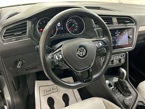 Used 2018 Volkswagen Tiguan SE w/ Panoramic Sunroof Package AWD/4WD image 4