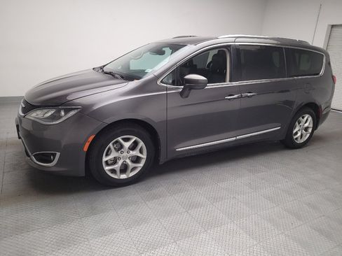 Used 2017 Chrysler Pacifica Touring-L Plus w/ Tire & Wheel Group FWD image 2