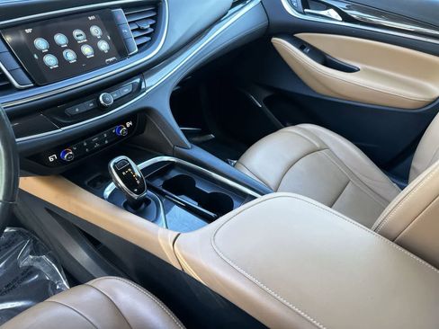 Used 2018 Buick Enclave Essence image 17