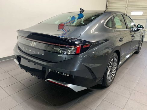 Used 2024 Hyundai Sonata Limited image 3