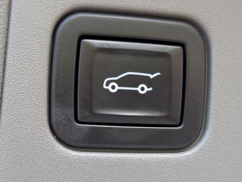 Certified 2022 Cadillac XT5 Premium Luxury FWD image 18