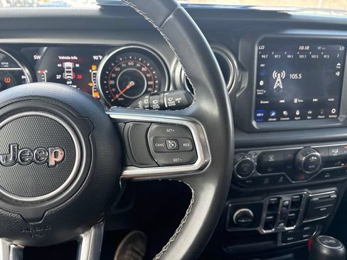 Used 2023 Jeep Wrangler Unlimited Sahara AWD/4WD image 19