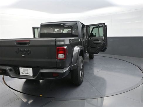 New 2025 Jeep Gladiator Sport image 30