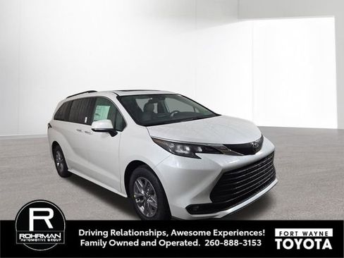New 2026 Toyota Sienna XLE image 4