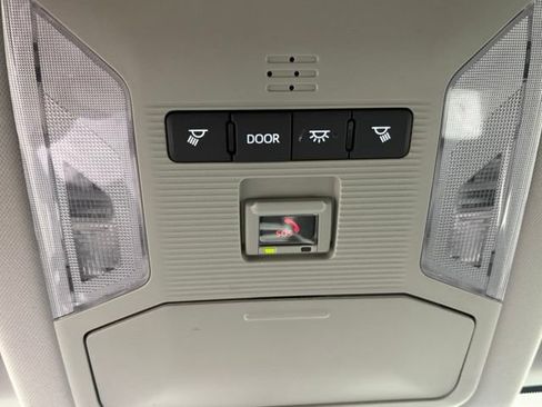 Used 2025 Toyota RAV4 XLE AWD/4WD image 33