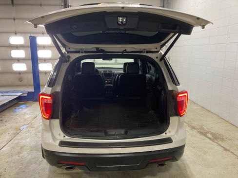 Used 2019 Ford Explorer XLT w/ Equipment Group 202A AWD/4WD image 14