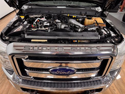 Used 2015 Ford F250 XLT w/ XLT Interior Package image 11