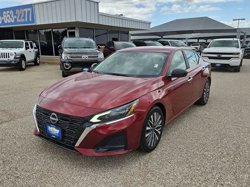 Used 2025 Nissan Altima 2.5 SV FWD image 4