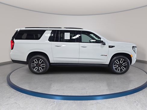 Used 2024 GMC Yukon XL AT4 w/ AT4 Premium Package AWD/4WD image 4