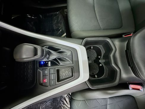 Used 2022 Toyota RAV4 XLE image 22