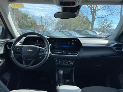Used 2025 Chevrolet TrailBlazer LT image 32