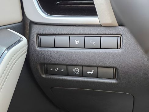 Used 2025 Nissan Rogue SL w/ Tech Package image 24