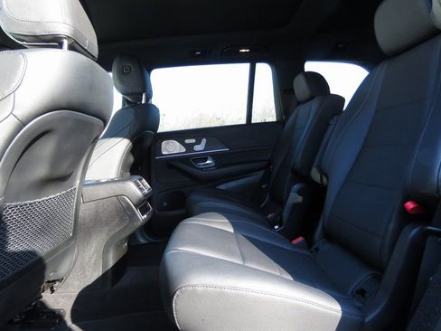 Used 2022 Mercedes-Benz GLS 450 4MATIC image 21