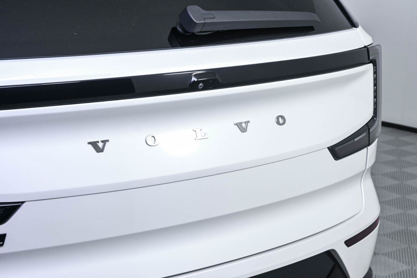 Certified 2025 Volvo EX90 Plus AWD/4WD image 37