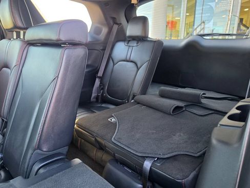 Used 2025 Honda Pilot Black Edition image 15