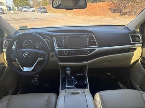 Used 2015 Toyota Highlander XLE image 13