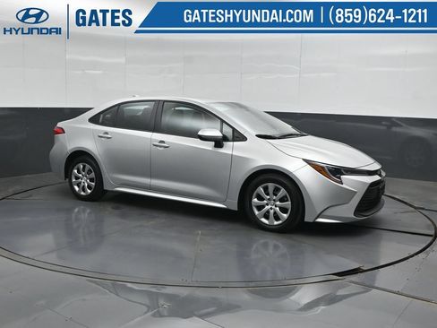Used 2025 Toyota Corolla LE FWD image 1