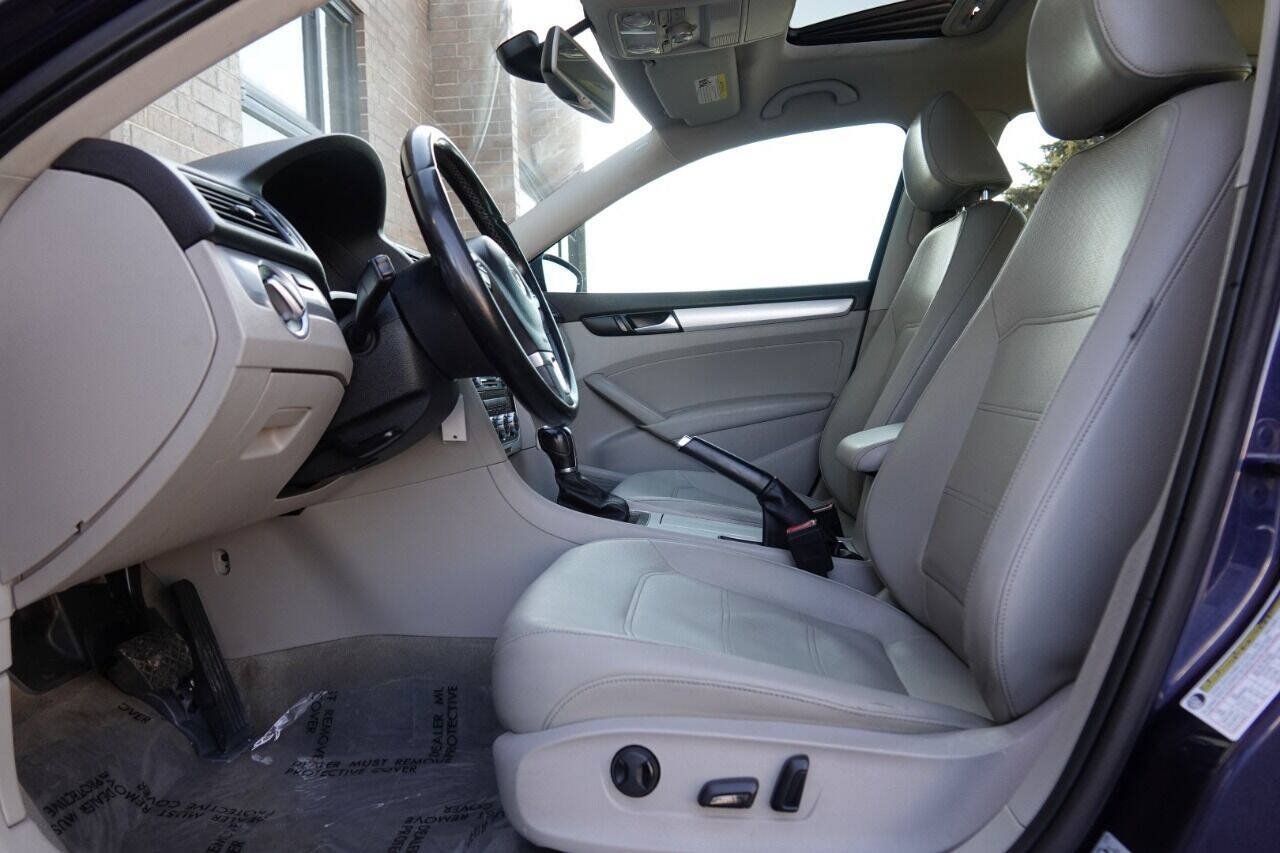 Used 2012 Volkswagen Passat 2.5 SE FWD image 50