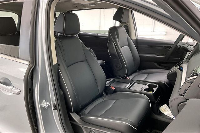 Certified 2026 Honda Odyssey Touring image 7