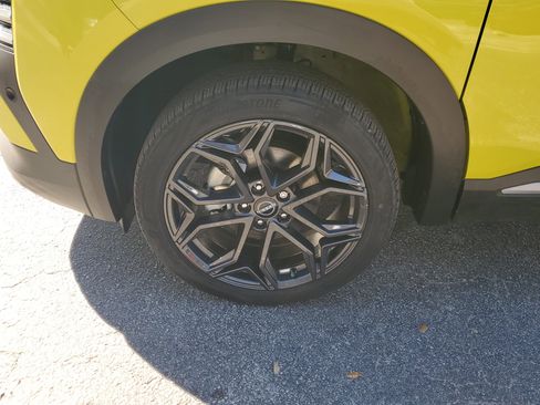 Certified 2025 Nissan Kicks SR image 4