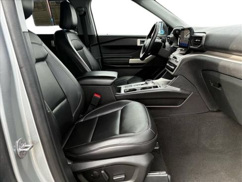 Used 2023 Ford Explorer XLT w/ Equipment Group 202A RWD image 17