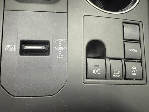 Used 2024 Toyota Highlander LE w/ Protection Package #3 (TMS) FWD image 44