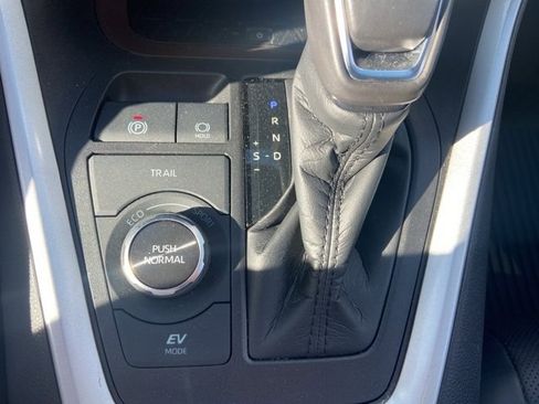 Used 2021 Toyota RAV4 Limited image 19