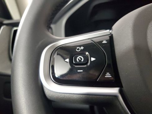 Used 2025 Volvo XC60 B5 Plus image 27