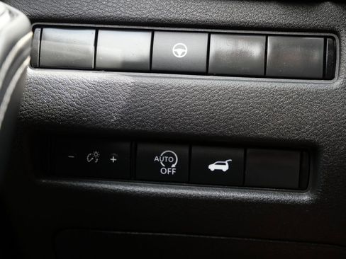 Used 2024 Nissan Rogue SV AWD/4WD image 25
