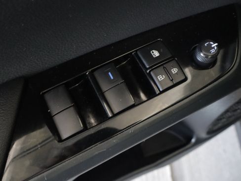 Used 2022 Toyota Prius Prime LE FWD image 11