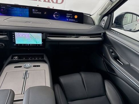 New 2025 Lincoln Navigator Reserve AWD/4WD image 25