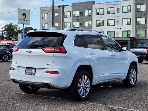 Used 2017 Jeep Cherokee Overland w/ Technology Group image 10