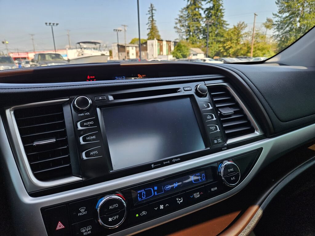Used 2019 Toyota Highlander XLE AWD/4WD image 26