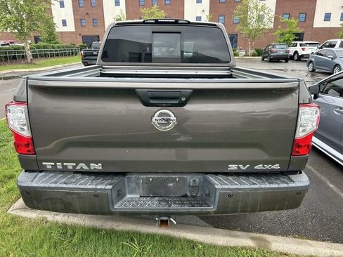Used 2017 Nissan Titan SV AWD/4WD image 5