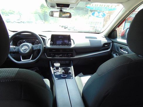 Used 2024 Nissan Rogue SV AWD/4WD image 18