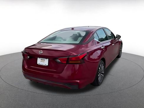 Used 2025 Nissan Altima 2.5 SV FWD image 12