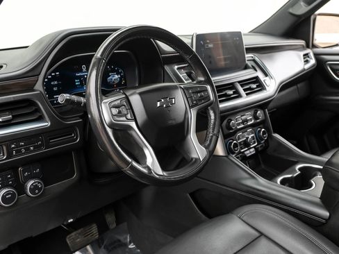 Used 2022 Chevrolet Suburban Z71 w/ Luxury Package AWD/4WD image 3