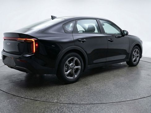 Used 2025 Kia K4 LXS image 9