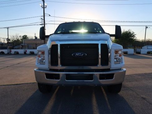 Used 2019 Ford F650 2WD Crew Cab Super Duty image 2