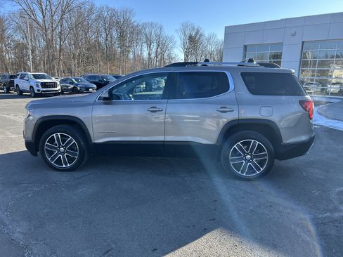 Used 2022 GMC Acadia SLT w/ Technology Package image 3