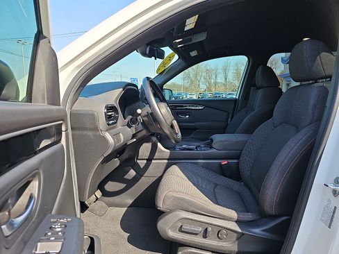 Used 2025 Honda Pilot Sport image 15